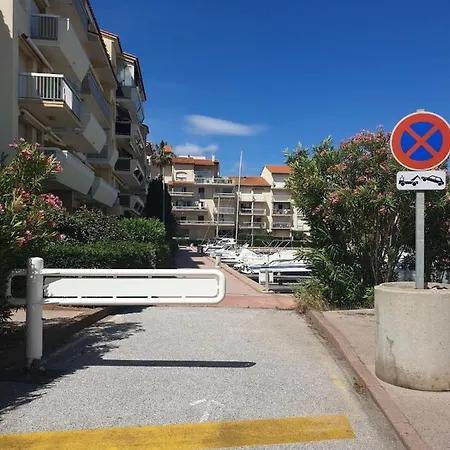 Magnifique T2 Au Calme Avec Une Superbe Vue Sur Le Port Canet-en-Roussillon Exterior foto